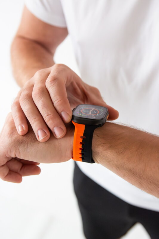 Apple Watch Premium Sports Band Black/Orange